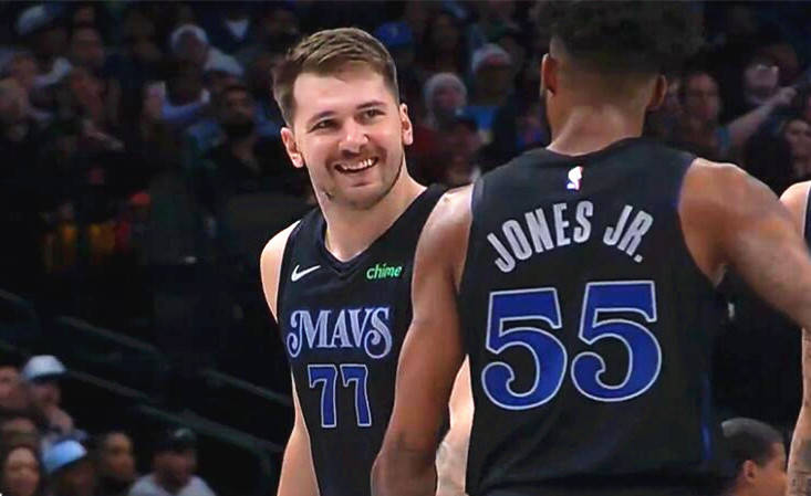 辽宁铁人祝贺重庆铜梁龙冲超：敢打敢拼，晋级中超实至名归（辽宁铁人向重庆铜梁龙致贺：敢打硬仗，晋级中超当之无愧）