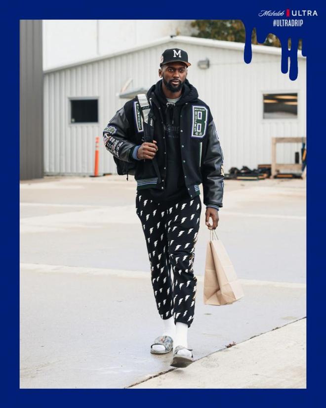 成都蓉城祝贺铜梁龙冲超：期待我们明年中超赛场见（成都蓉城恭贺铜梁龙成功冲超，期待明年中超赛场相见）