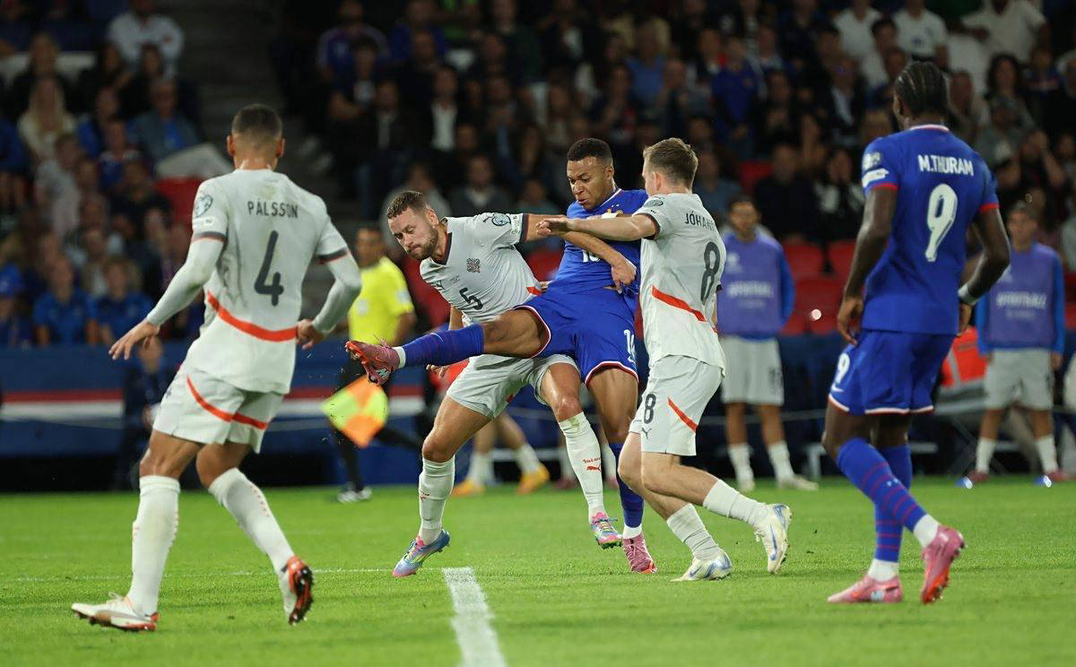 国足U22战乌兹别克首发站位：阵型4-4-2，蒯纪闻搭档朱鹏宇（U22国足对阵乌兹别克首发曝光：4-4-2阵型，蒯纪闻携手朱鹏宇）