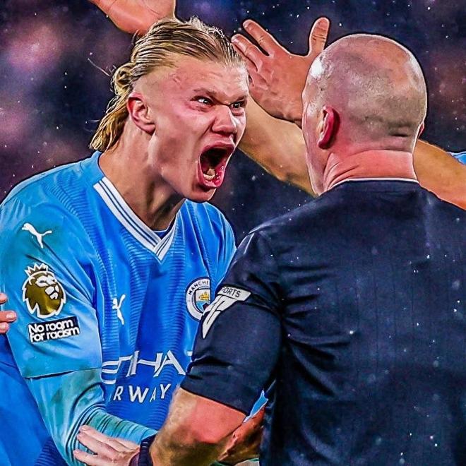 创历史，埃因霍温是首支正式比赛在安菲尔德打进3球的荷兰球队（历史首例！埃因霍温成首支在安菲尔德正式赛攻入3球的荷兰队）