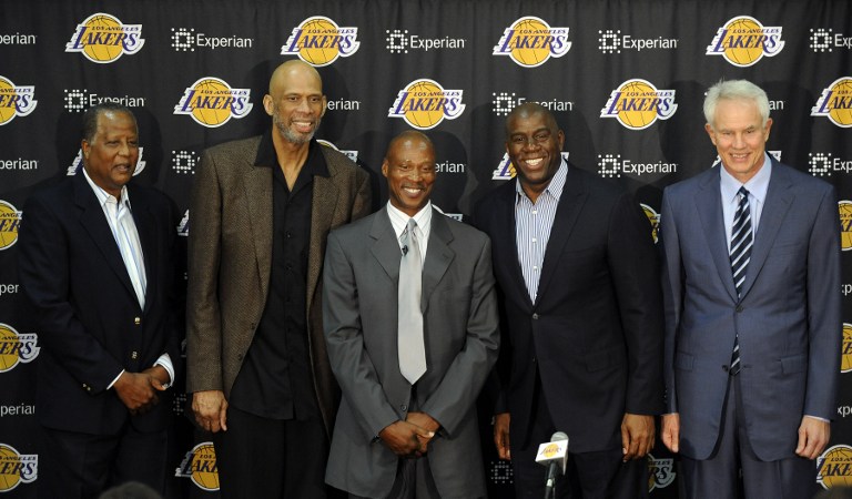 穆帅：今天胜利的功劳属于球员们，要说谁比谁更好是不公平的（穆帅：胜利属于球员，讨论谁更出色不公平）