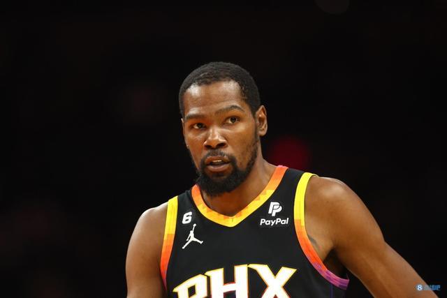 你以为水火不容的耐克和阿迪，有钱也得一起挣（看似死对头的耐克与阿迪，为了赚钱照样联手）