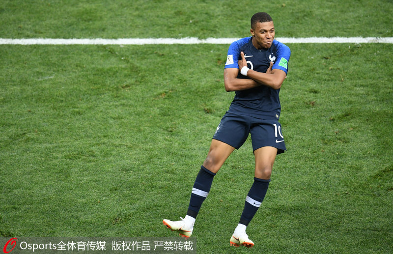 川超自贡队提前出线，奥运冠军高敏献花，全队坐摩托车巡游