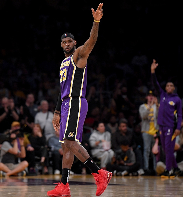 罗体：科斯蒂奇已在尤文找到位置，他目前优先考虑续约（罗马体育报：科斯蒂奇已在尤文站稳脚跟，续约成其当下首要目标）