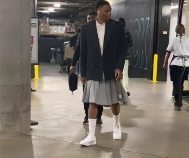 演员潘粤明批评国安：越南也输，你们真行（演员潘粤明怒批国安：连越南都输，真让人无语）