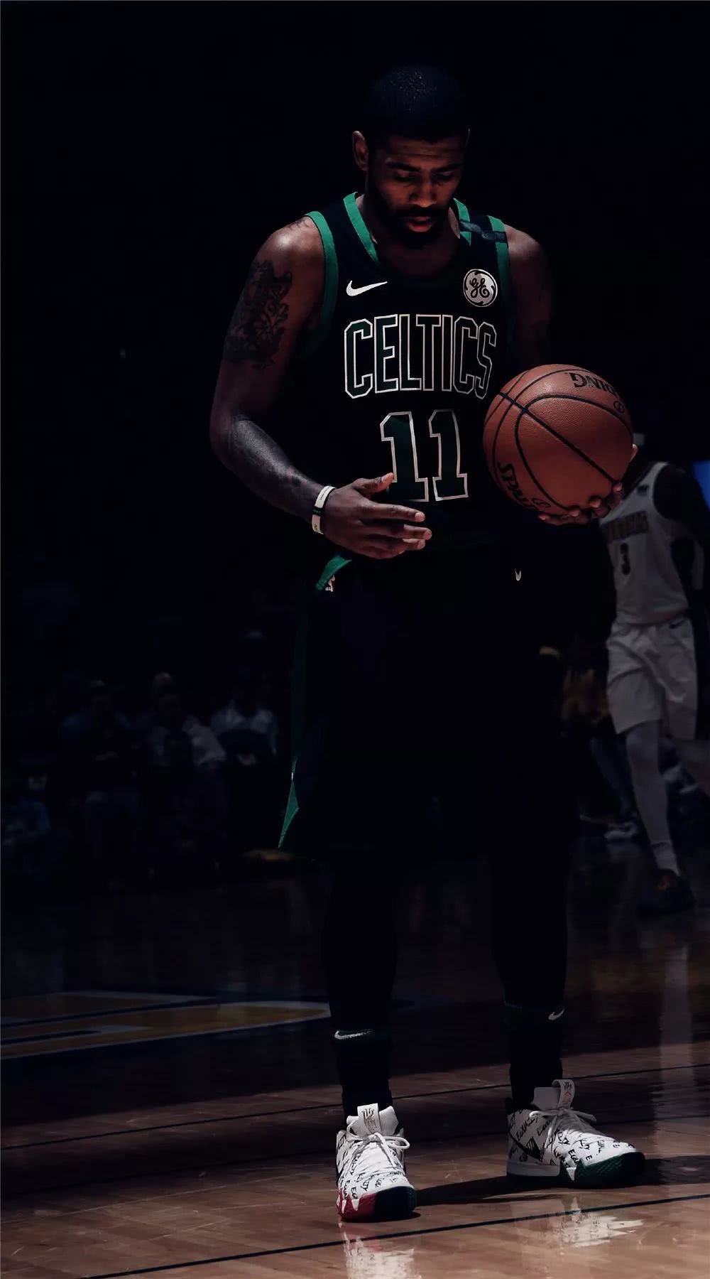 邮报：赫尔城客战斯托克城绝杀后挑衅主场球迷，引发双方冲突（邮报：赫尔城客场绝杀斯托克城后挑衅主队球迷，双方爆发冲突）